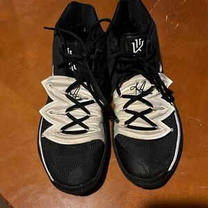 Nike Men’s Kyrie 5 TB CN9519-002 Black Basketball Shoes Sneakers Size 9 men’s